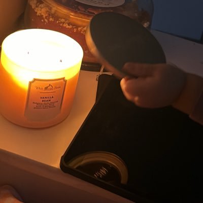 loorywho's profile picture. 