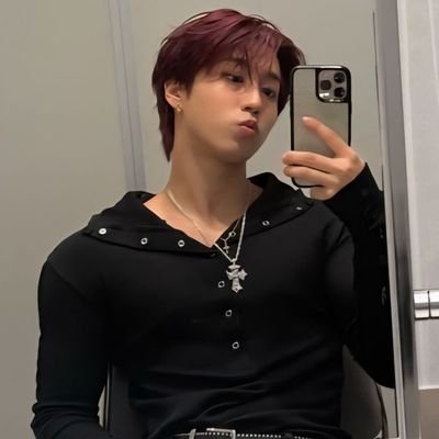 doolsetmiih's profile picture. eu i os minsung assistindo naruto enquanto comemos pudim !