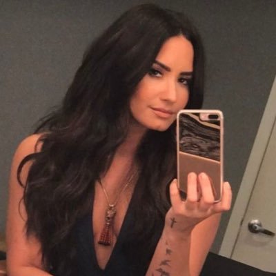 chimneylovato's profile picture. fan account | demi’s unofficial pr manager | free palestine 🇵🇸