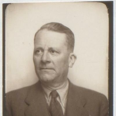 platoguts's profile picture. Faire abstraction du monde d’objets n’est possible qu’en éprouvant la vie comme un rêve.