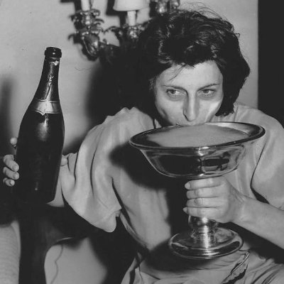 mouniice's profile picture. quando non sto parlando di film vuol dire che la situazione è grave