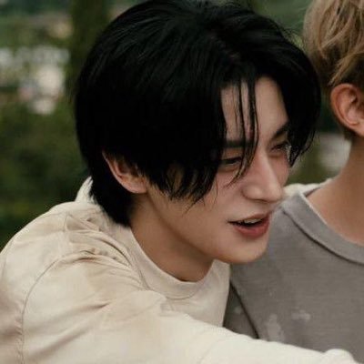 ayusidio's profile picture. skz & enha saved my life fr