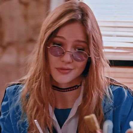 karenzitx's profile picture. 