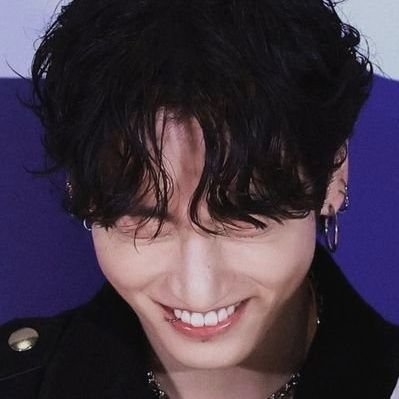 JeonLife93's profile picture. Little UK army living in the magic shop 💜 🇬🇧

🐻🐰 biased 
BTS are my home ✨️ LGBTQIA 🌈
Saw Jin 5/8/2025 ✨️