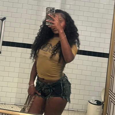 zariadene's profile picture. 