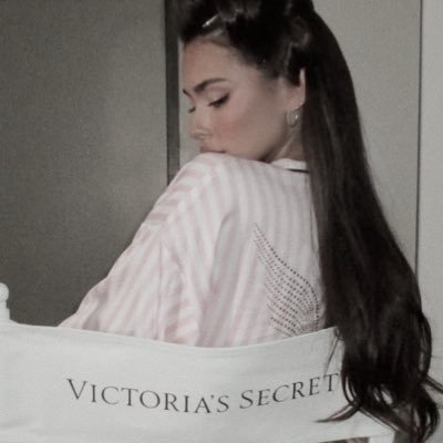 locketsc's profile picture. you’re still everything 🪽