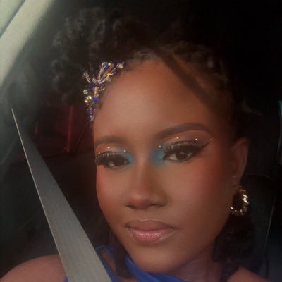 afia_miracle's profile picture. | Psalms 45:6🙏| 👩‍🏫👩‍🏫|future psychologist 👩‍⚕️🧠 💭| @LFC | Mo Salah ❤️| 4EVA #20💔| Gamer tag🎮: Kyra DC2776| For we walk by Faith & not by Sight ✍🏽💯|