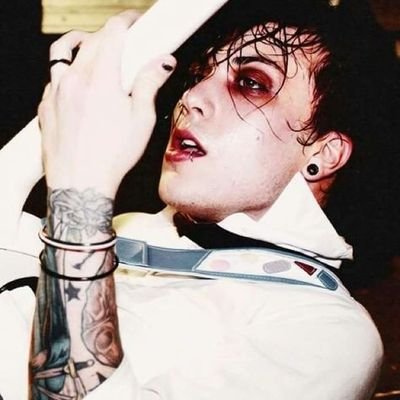 mychemdnp's profile picture. i'm in queer media || séries, drag race, my chemical romance, dan e phil e o que mais der na minha telha