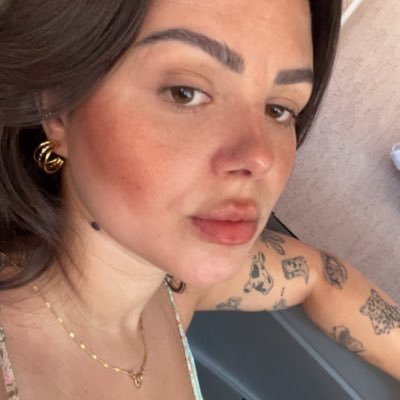 _rflavia's profile picture. 