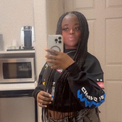 prettylige's profile picture. 