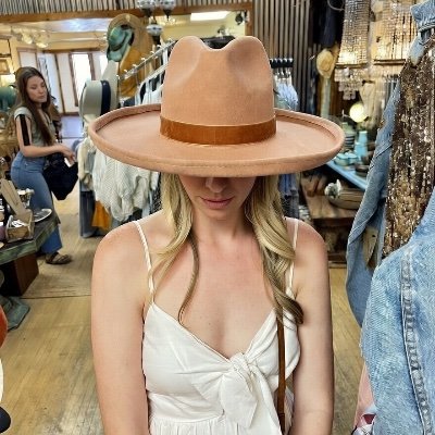 GoodPlentyOF's profile picture. Wife next door, love the outdoors 🌳🏔️, Pizza 🍕, and people who return the shopping cart to the stall 🛒 I run this thing myself