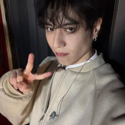 wangmeiing's profile picture. เดบิวต์เป็นแฟนเด็กของยูคยอม แต่ต้านทานความ So hot ไม่ไหว ฉีกสัญญาย้ายมาทีมเมีย เมนคยอม เหนือเมนทั้งวง 🐰🌴👑🍑🌙🐍🐜💚🐥