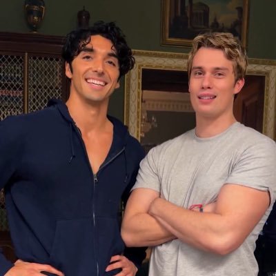 hesfearlss's profile picture. ✧.｡. *. faith in the future . *.:｡✧