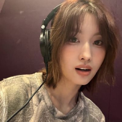 delicatjimi's profile picture. even lost in the lights, i’m still with you.