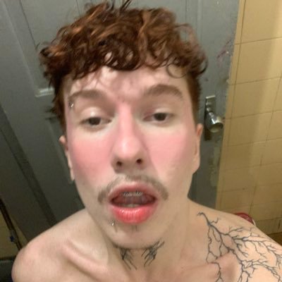 deluxepng's profile picture. pensamentos intrusivos