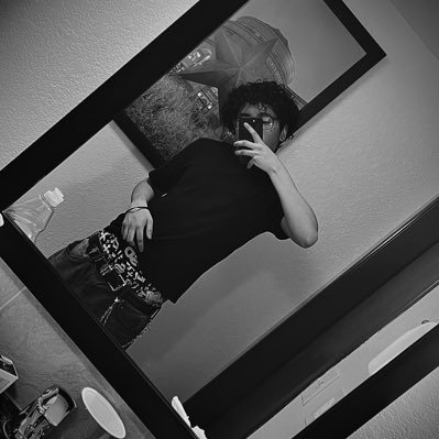 Priebtww's profile picture. @H4arteyez | @areslmfao_