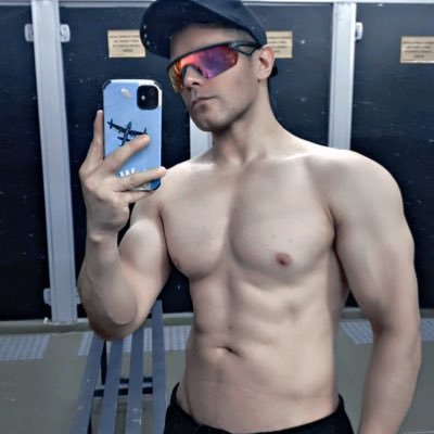 RoberClark's profile picture. Opiniones funables para que se la pasen ya saben por donde // De centro, no a los extremos //  https://t.co/B9ZvenKMlg ♎️