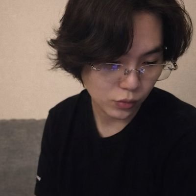 apaperfangirl's profile picture. 🌹love is the answer 🌹