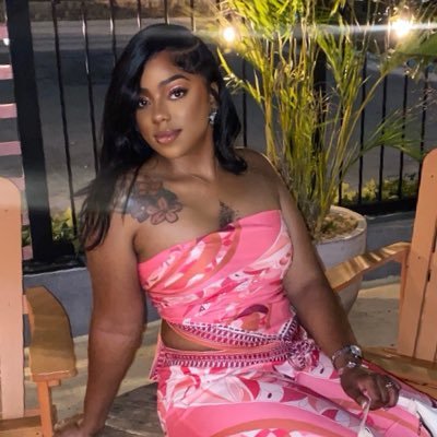 _Bombshell01's profile picture. ♛ 𝚀𝚞𝚎𝚎𝚗 𝚏𝚒𝚛𝚜𝚝 𝚝𝚘 𝚊 𝚙𝚛𝚒𝚗𝚌𝚎𝚜𝚜 🦋