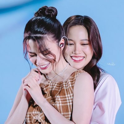 u_havemyheart47's profile picture. Always Supporting Both Freen & Becky #FBPFK ~ Creator of The Loyal Pin Media Kit + @tlpengagement & https://t.co/Rr2stf9mZN | #srchafreen #beckysangels