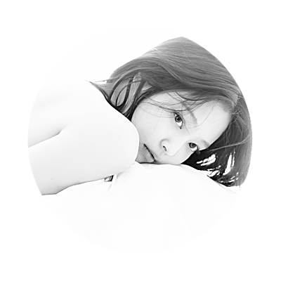 Jenied's profile picture. ⠀ ⠀𝗝 . 𝟭𝟵𝟵𝟲⠀: ⠀ “𝖯𝖾𝖾𝗋𝗅𝖾𝗌𝗌, 𝗯𝗼𝗹𝗱𝗹𝘆 𝖾𝗇𝖼𝗁𝖺𝗇𝗍𝗌.”