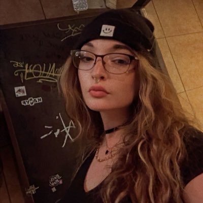 nine_lexi's profile picture. 30 | I burn the roof of my mouth every time I eat pizza, professionally wrangle DJs and TM/manage artists.