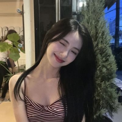 jiwxonni's profile picture. Jiwon‘s 𝐏𝐚𝐫𝐨𝐝𝐲 ╱ ˖  A star woven from Seoul’s vibrant heartbeat, born under the September skies of 2000.