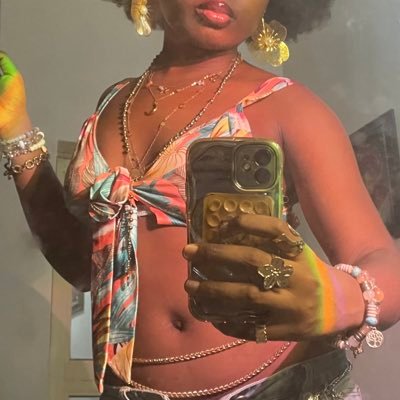 ari_tetsss's profile picture. intersectional feminist, she/they, pan, agnostic.