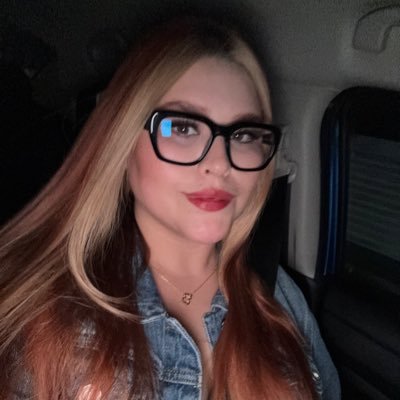 ArielOsuna9's profile picture. i like to overthink and overshare :)