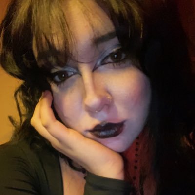 fvckgabs_'s profile picture. i myself am strange and unusual