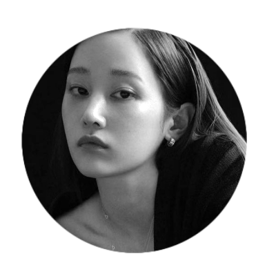 elartion's profile picture. 🂭 / .. ❦ Her crimson heart burns with untamed fire, 𝑐𝘩𝑎𝑟𝑚𝑖𝑛𝑔 vermillion hymns galore— daring you to 𝘁𝗮𝘀𝘁𝗲 the sheer of euphoria. ⟢˚