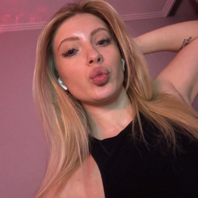 lunarbritl's profile picture. Scorpio ♏︎ | too smart to play dumb, too sexy to play innocent