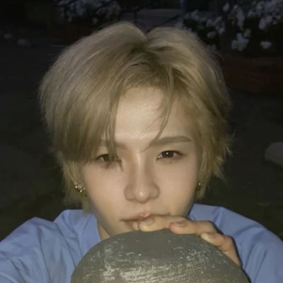 roeltxtaro's profile picture. im sorry for being an ugly pervert