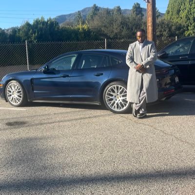 nebinorozay's profile picture. 🇪🇹 🤴🏾 realtor 🏡🔑