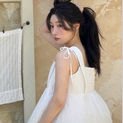 deBrisel's profile picture. born of quiet storms and parisian grace 𖦞 lullaby et lament — un souffle de lumière et d’ombre. poetry lives in her calm and longing lingers in her elegance.