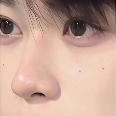 weiss_lilac's profile picture. somewhere in your eyes I found me