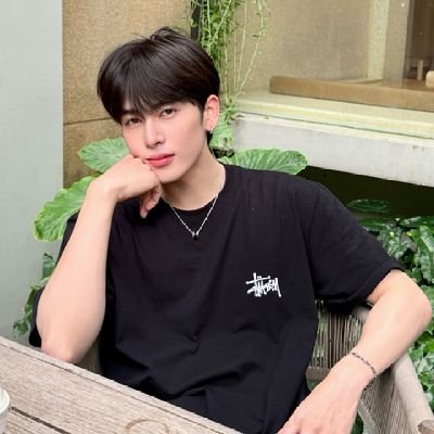 nichaya02's profile picture. 