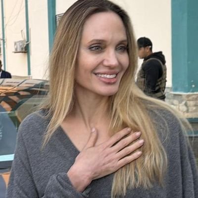 angeltresjolie_'s profile picture. Your daily dose of #angelinajolie. 
News, interviews, photoshoots, daily sightings, editorials and more!