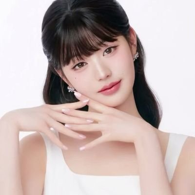 vflocies's profile picture. 🧷🐰 ˚₊‧⁺ 𝐵usinesss vibes on! ⋆ 🍓 step into my cozy corner of charm 🧁 and sparkle, where you’ll 🌈 discover the sweetest finds ever! 🦋₊˚⊹♡