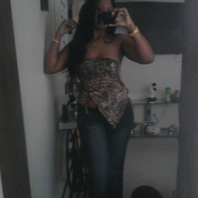 realchristinaaw's profile picture. ADN