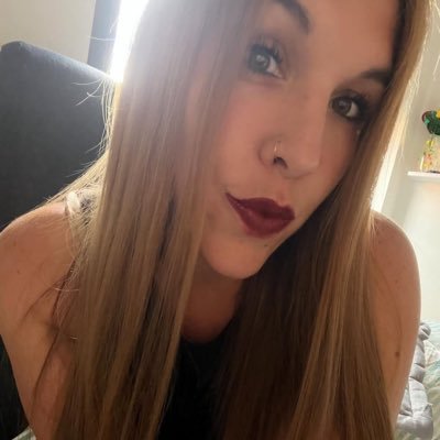 Lawneira's profile picture. 