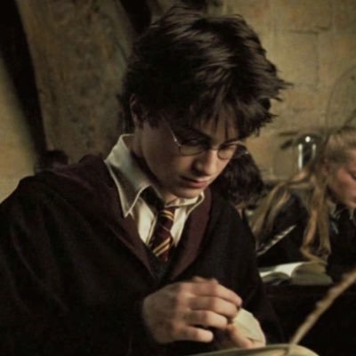 iloveEIIie's profile picture. Maybe in another life 11-…