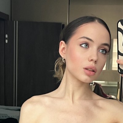 LeivianeM's profile picture. hey hey♡ My name is Kate and I'm 19 y.o. and congrats me I'm finally a freshman🥳 (but we'll get to that later)