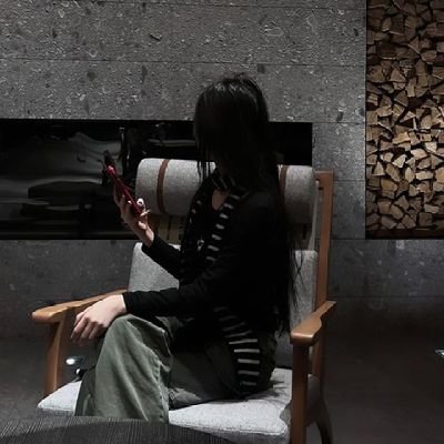 zeenis16's profile picture. @_zeeasadel 🖤