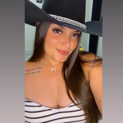 C_apaa's profile picture. Insta:Carol_Aparecida17 Signo :Touro Idade:27 anos MS/SP