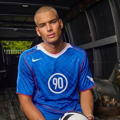 MaxAlexand35085's profile picture. Living once, learning daily
Calm mind, sharp goals
Progress over perfection