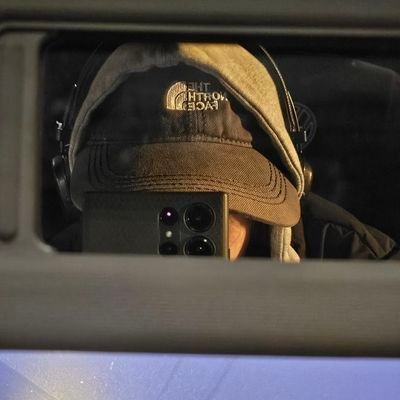 alemanwashere's profile picture. 