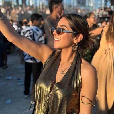 ValenciaL_98's profile picture. .