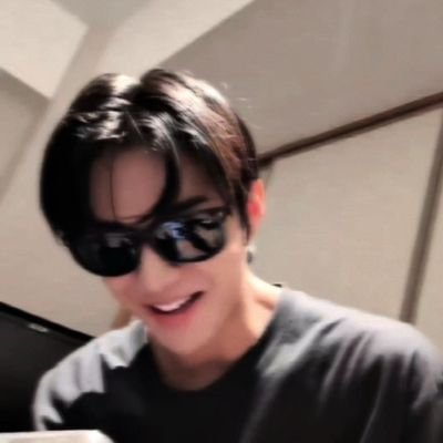 hai hello annyeong 🐶
no 127 no life 💚
we are one 🐧🤍