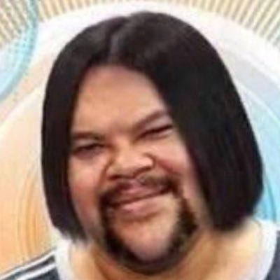 reelhou's profile picture. 52 anos, alcoólatra, desempregada, bissexual, mãe do Enzo e da Melanie (poodle), fumante, morta por dentro e viciada em nuggets Sadia